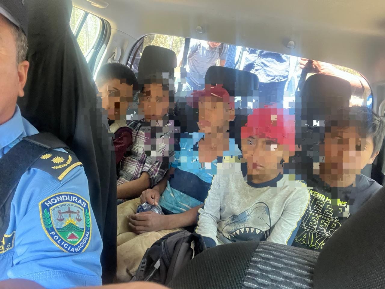 La Policía Nacional encuentra sanos y salvos a cinco niños en Yamaranguila, Intibucá que se quedaron a dormir donde el abuelo