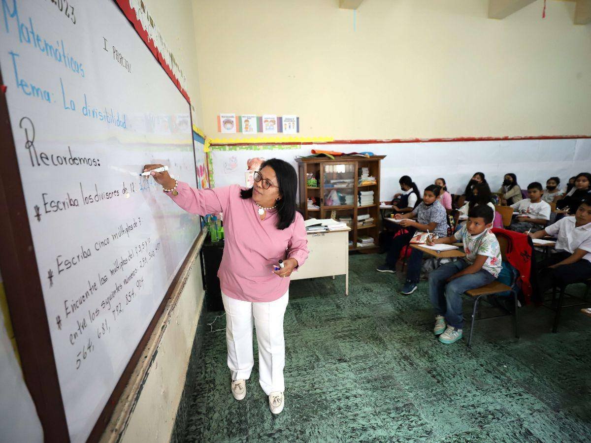 Iniciativa para reformar nueva ley de INPREMA, permitiría a maestros jubilarse a los 55 años